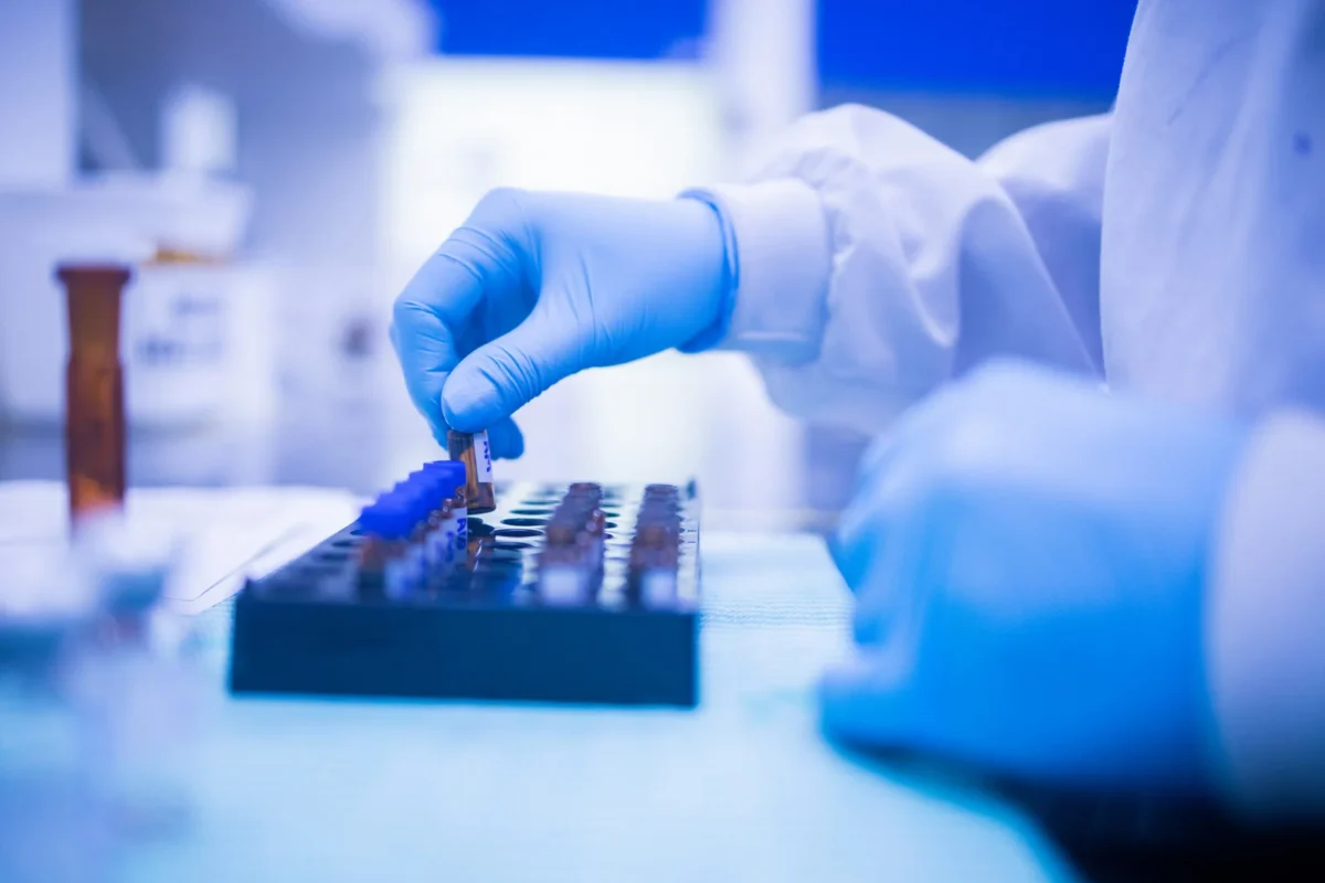 Gestion centralisée laboratoires multisites